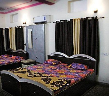 Hotel Roshan Варанаси Экстерьер фото