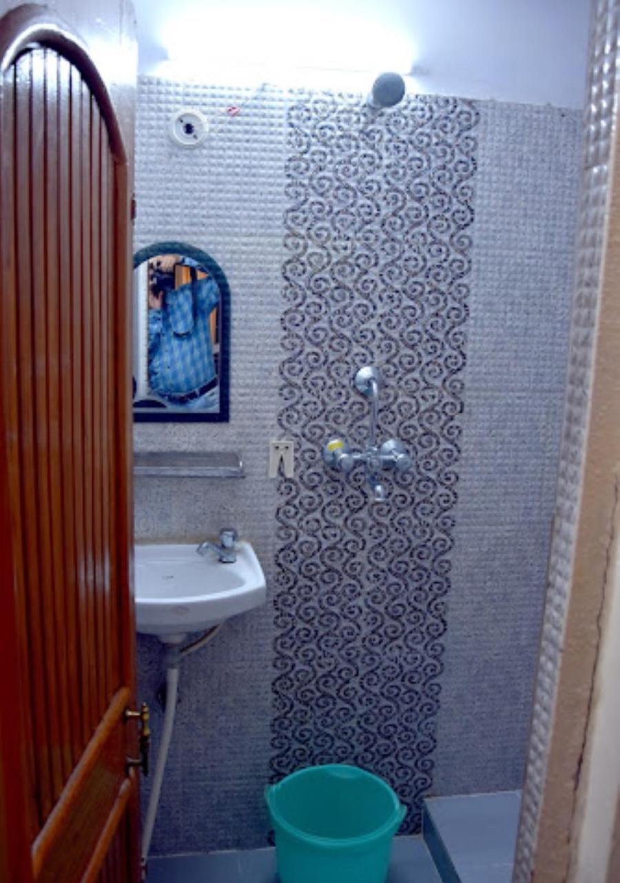 Hotel Roshan Варанаси Экстерьер фото